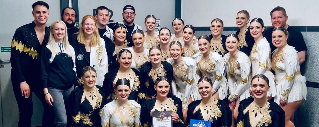 Die Showtanzgruppe Cats des Carneval Clubs Blaumeisen Huisheim