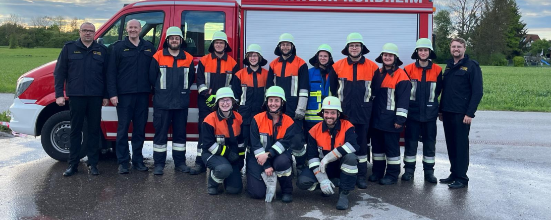 Die Freiwillige Feuerwehr Nordheim freut sich über die bestandene Leistungsprüfung.