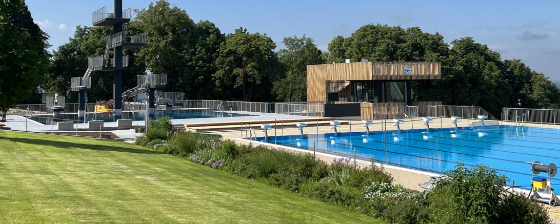 Hier sieht man das Freibad in Donauwörth.