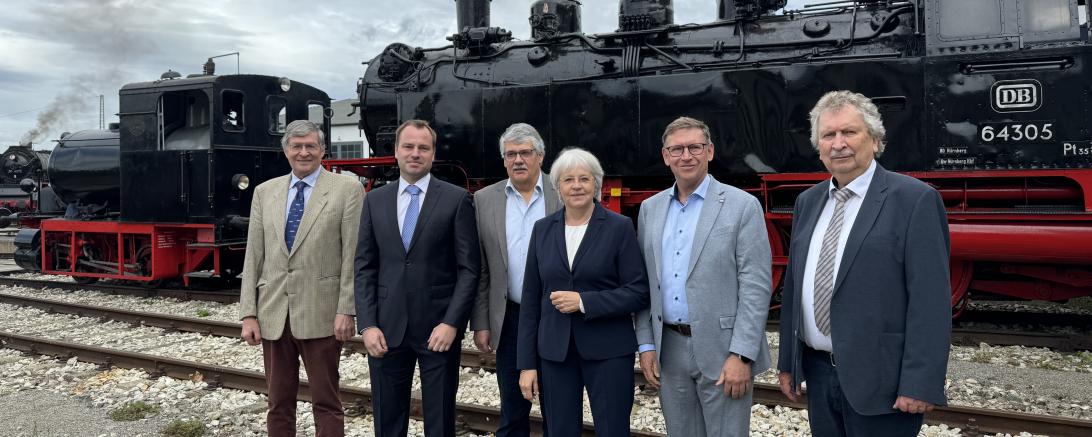 Gerd Böck, Patrick Zeitlmann, Dr. Winfried Sponsel, Ministerialdirektorin Ingrid Simet, Landrat Stefan Rößle, Vorsitzender Ekkehard Böhnlein