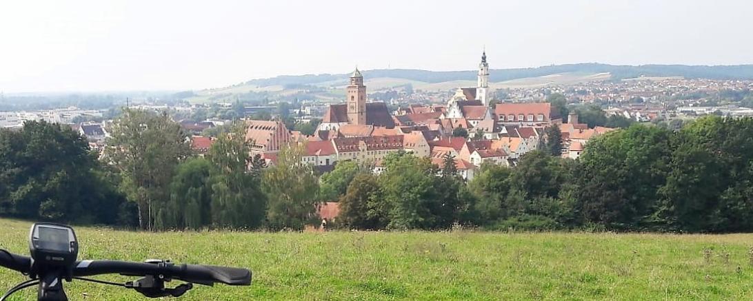 Hier sieht man ein Panoramabild aus der Umgebung Donauwörths.