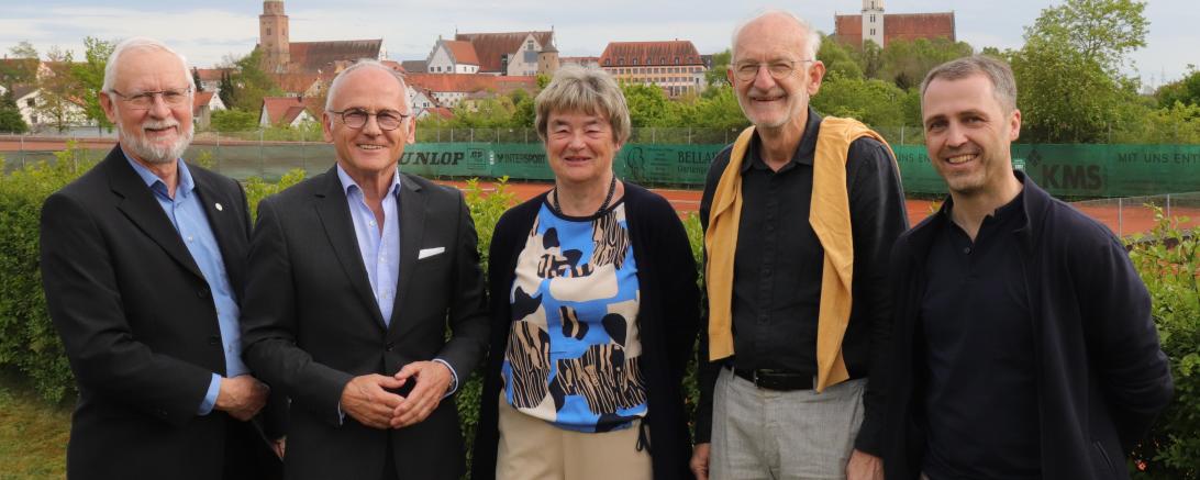 (von links) Schriftführer Peter Hirt, Vorsitzender Hermann Schröder, stv. Vorsitzende Sibylle Lutzkat, Kassier Wulf-Diether Betz und dem neuen Jugendwart Stefan Baumann.