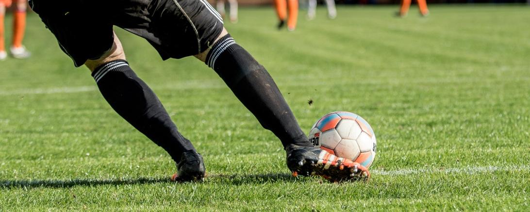 Hier sieht man ein Symbolbild für Fußball.