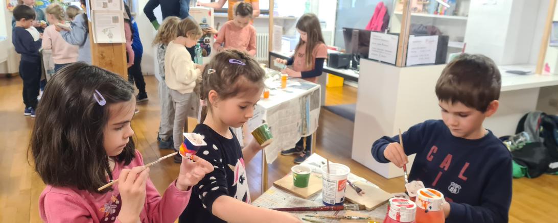Kürzlich machten sich 30 Kinder auf in die Stadtbücherei Wemding, um einen besonderen Nachmittag zu verbringen.
