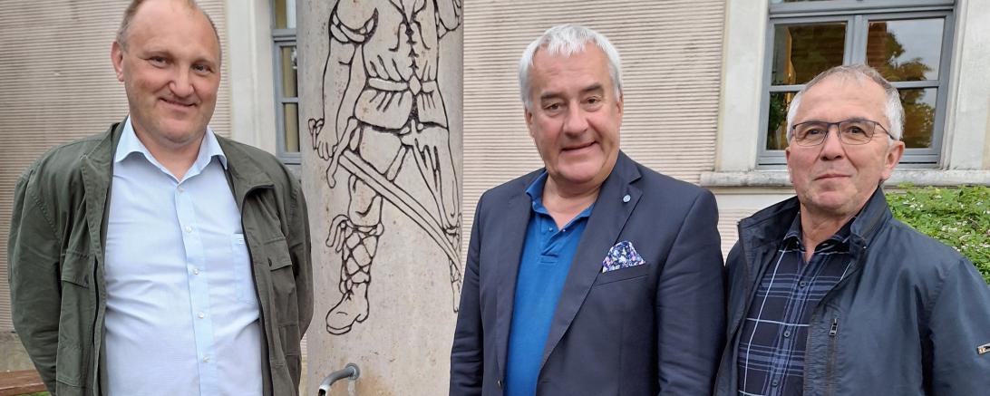 Am 27. Mai 2024 sagte Dr. Ludwig Spaenle, Staatsminister a.D. und Antisemitismusbeauftragter der Staatsregierung gegenüber Bürgermeister Herbert Weigel und dem Vorsitzenden der Rieser Kulturtage Gerhard Beck seine Schirmherrschaft mit Festrede für die Gedenkveranstaltung in Ostheim zu.