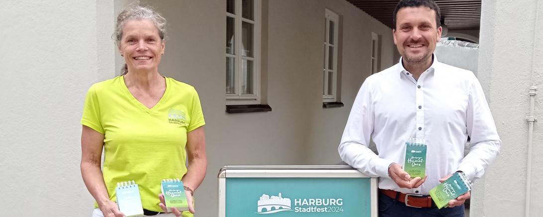 Susanne Faul und Bürgermeister Christoph Schmidt.