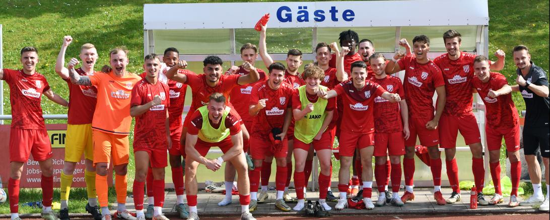 Das jubelnde Team nach dem Spiel