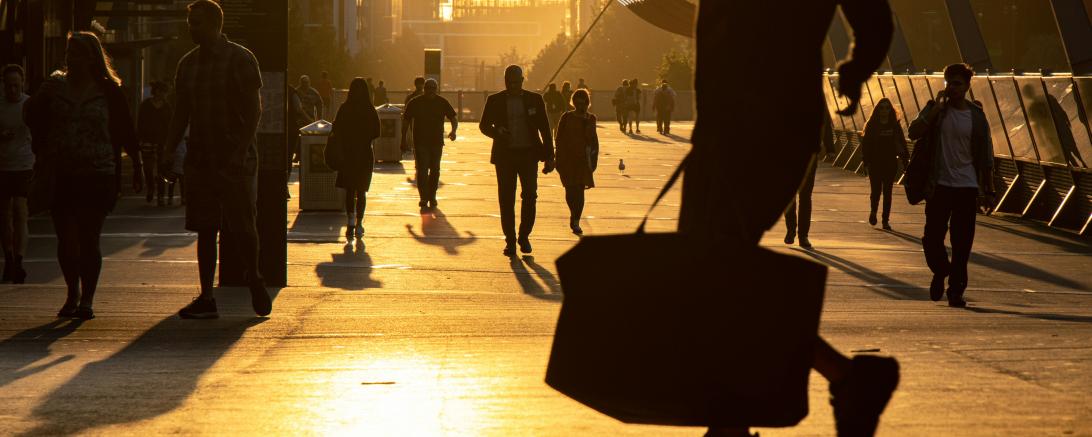 Das Bild zeigt Reisende.