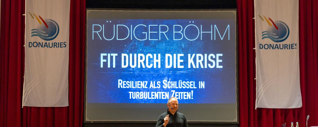 Experte für Motivation: Rüdiger Böhm beim Tag der Wirtschaft 2024 in Nördlingen.