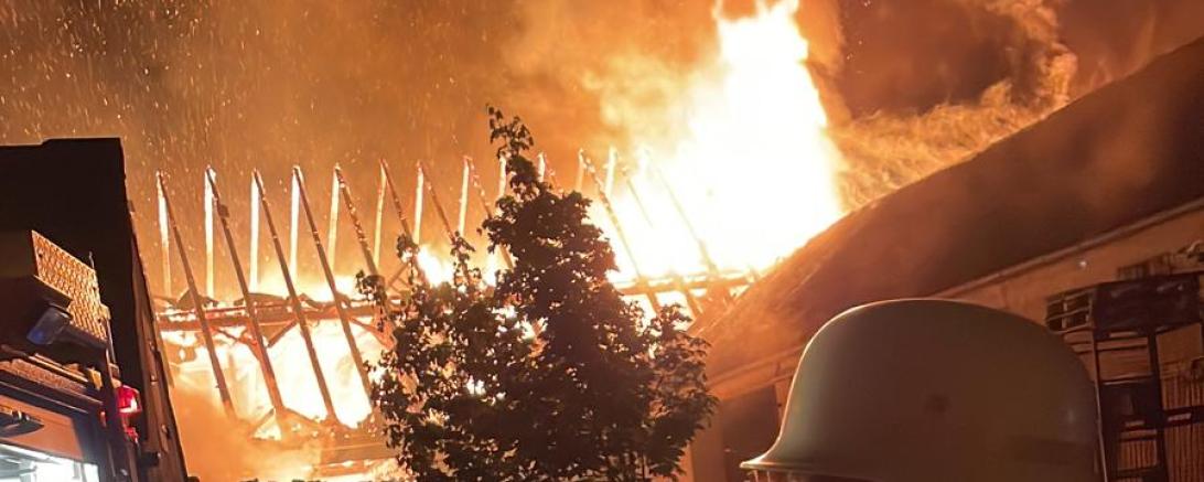 Am frühen Montagmorgen stand eine Scheune in Ehingen in Flammen. 