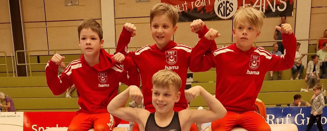 Monheimer Youngster Jefferson Hanschke, Noah Peker, Mathias Zeilbeck (oben v.l.) und der talentierte Philipp Dörner (mitte)