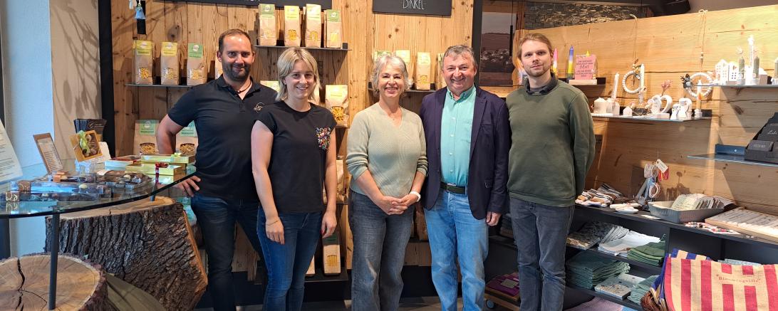 Grüne im Austausch mit Landwirten