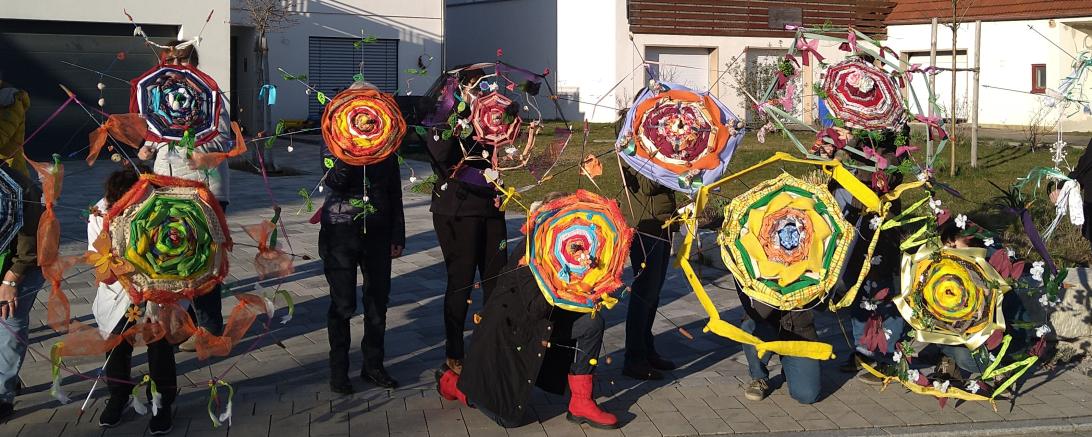 Die Feenschirme sollen schlechte Gedanken fernhalten und gute zulassen. Sie sind auf dem Stadtfest zu sehen.