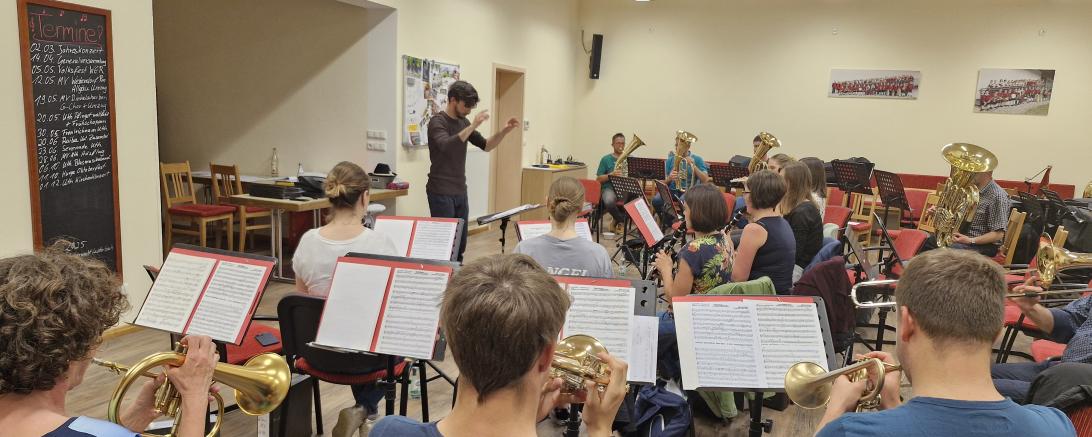 Die Proben sind in vollem Gange. Der Nördlinger Alexander Dollmann hat die musikalische Leitung vor 2 Jahren übernommen.