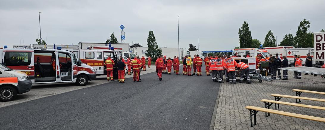 Hier sieht man die hessischen Wasserretter.
