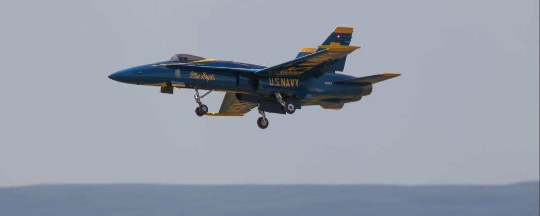 Hier sieht man einen Modell-Jet im Flug.