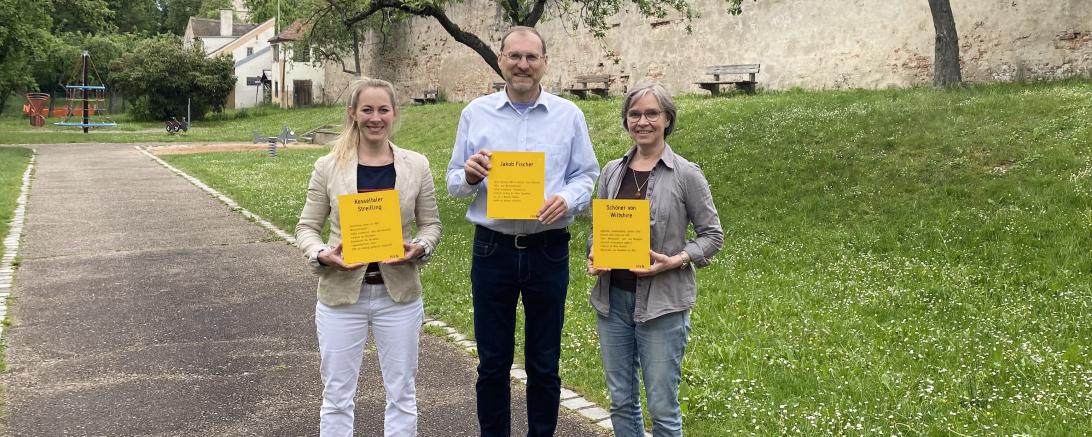 V.l.n.r. 1. Vorsitzende des Verschönerungsvereins Nördlingen Barbara Wunder, Apfelexperte Ralf Hermann Melber und 1. Vorsitzende des Historischen Vereins Andrea Kugler.