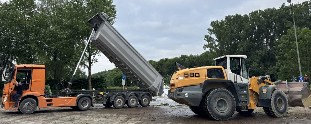 Dammsicherung in Donauwörth am Parkplatz ehemalige Schwabenhalle. 