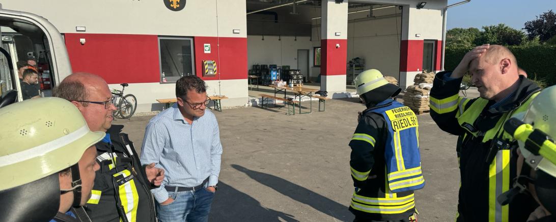 Lagebesprechung in Auchsesheim