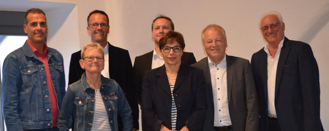 Das Bild zeigt (hintere Reihe) Andreas Schröter, Florian Engert, Andreas Frisch und in der vorderen Reihe: Anneliese Zinke, Annette Zittrell, Wolfgang Winter und Helmut Beyschlag.