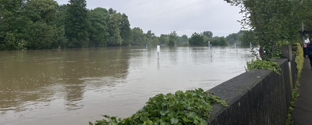 Parkplatz Airbus Hochwasser