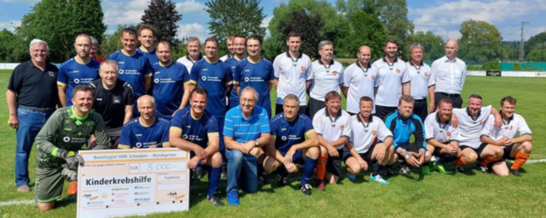 Donauwörther Mondspritzer in blau und das Team der Handwerkskammer in weiß