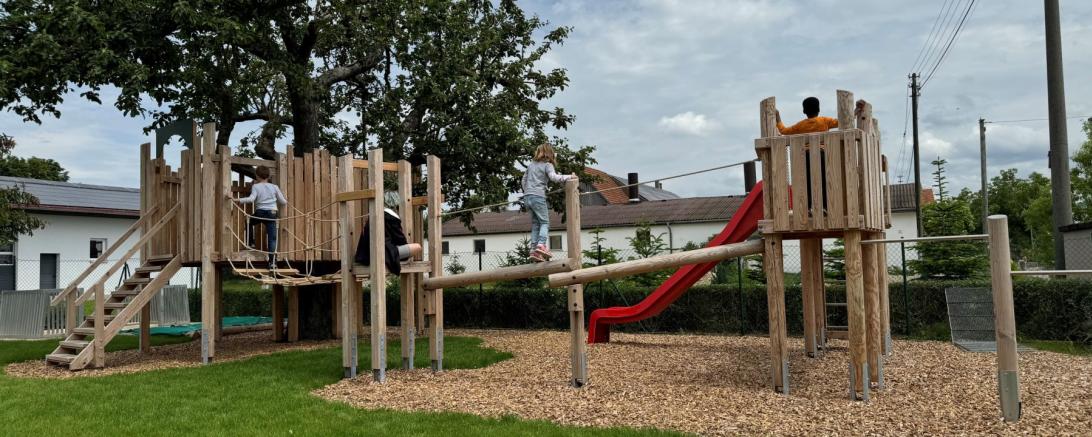 Der neu gestaltete Garten der Wohngruppe Ehringen der Rummelsberger Dienste für junge Menschen gGmbH, Kinder- Jugend- und Familienhilfe Nördlingen 