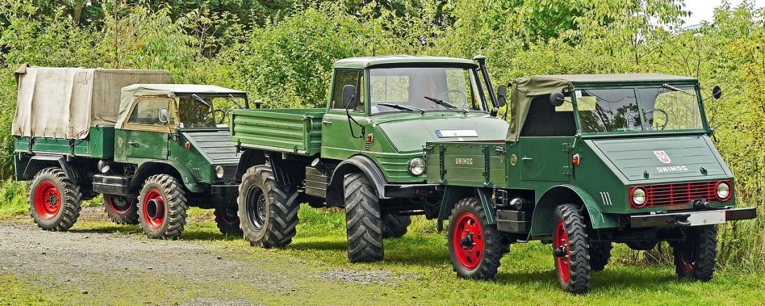 Hier sieht man mehrere Unimog.