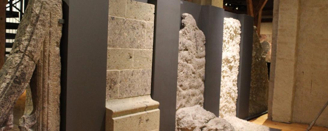 Das Rieskrater Museum in Nördlingen zeigt, wie Suevit entstanden ist und wie er im Bau verwendet wurde.