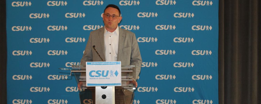 hier sieht man Ulrich Lange auf der Delegiertenversammlung im Bundeswahlkreis 253.