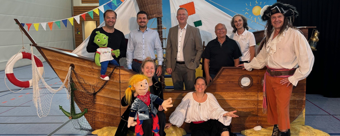 Harburgs Bürgermeister Christoph Schmidt (2.v.l.), AOK-Direktor Michael Meyer und Bruno Schönherr vom AOK-Beirat