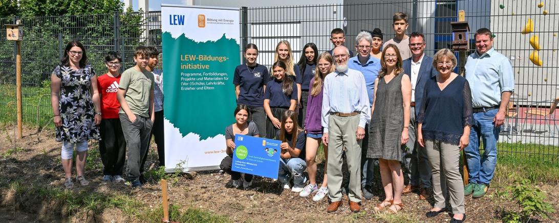 Mit ihrem Engagement für Nachhaltigkeit belegte die Ludwig-Auer-Mittelschule beim Wettbewerb „Zukunfstheld:innen“ der LEW-Bildungsinitiative 3malE den 1. Platz in der Kategorie "weiterführende Schulen". 