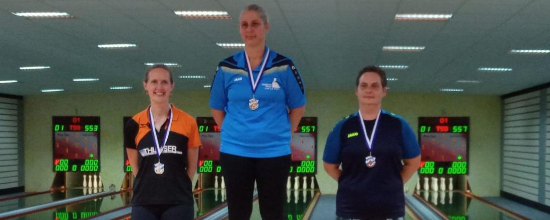 Hier sieht man die Siegerehrung bei der bayerischen Meisterschaft der Breitensportkegler.