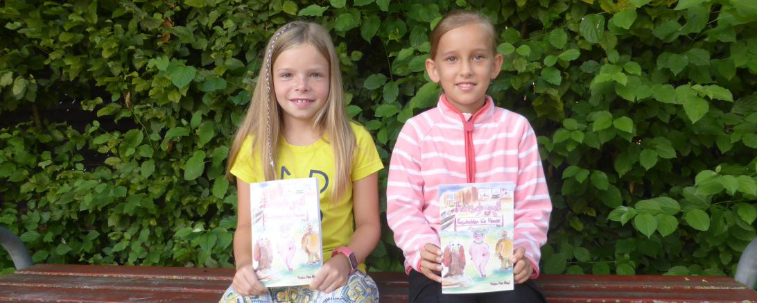 Hier sieht man die Gewinnerinnen Antonia Leberle (l.) und Charlotte Grunert.