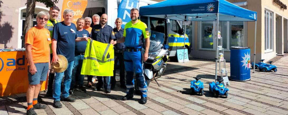 ADFC Donau-Ries und Verkehrspolizeiinspektion Donauwörth in Sachen Fahrradsicherheit gemeinsam unterwegs