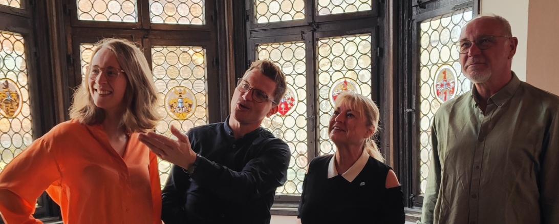 Das Bild zeigt v.l.n.r MdL Eva Lettenbauer, Oberbürgermeister David Wittner, MdL Sabine Weigand und Stadtrat Wolfgang Mussgnug 