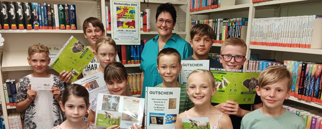 Die 10 stolzen Sieger der Bücherrallye 2024.