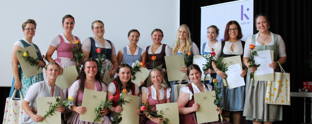 Die 14 Absolventinnen der Dorfhelferinnenfortbildung 2024. 