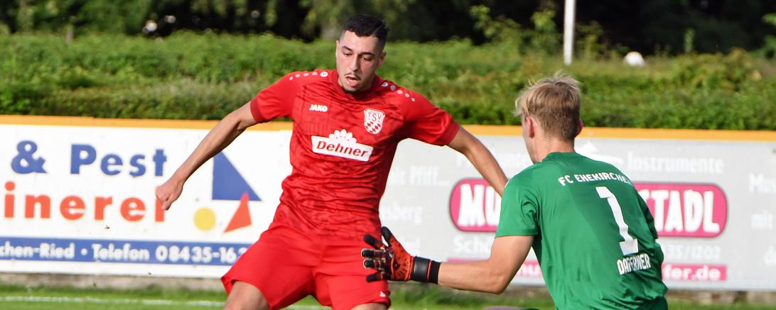 Sami Achir schiebt gier den Ball am Torwart vorbei zum 1:1 ein Bild 