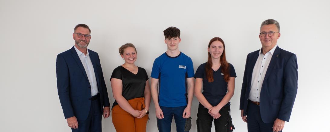 Stefan Schweitzer (kaufmännischer Leiter), Vanessa Herb, Nico Zinsmeister, Alina Hofer, Johann Sailer (geschäftsführender Gesellschafter)