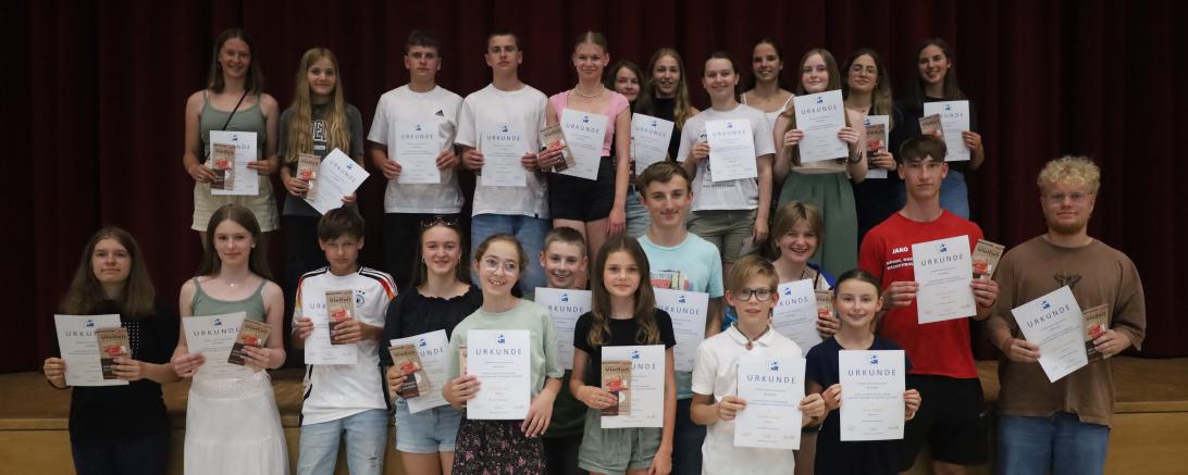 In allen Jahrgangsstufen des THG wurden die besten Schülerinnen und Schüler für ihre herausragenden Leistungen ausgezeichnet. 