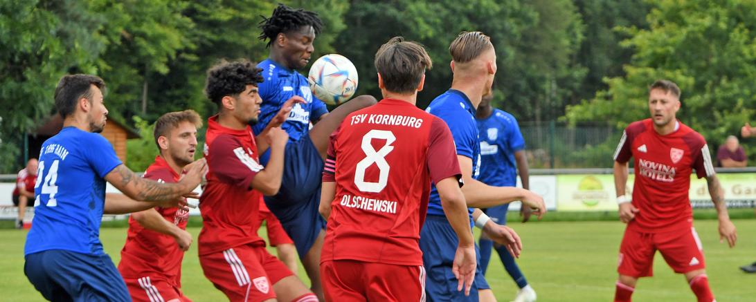 Spielszene, in der Mitte Sodji, links Miskovic 