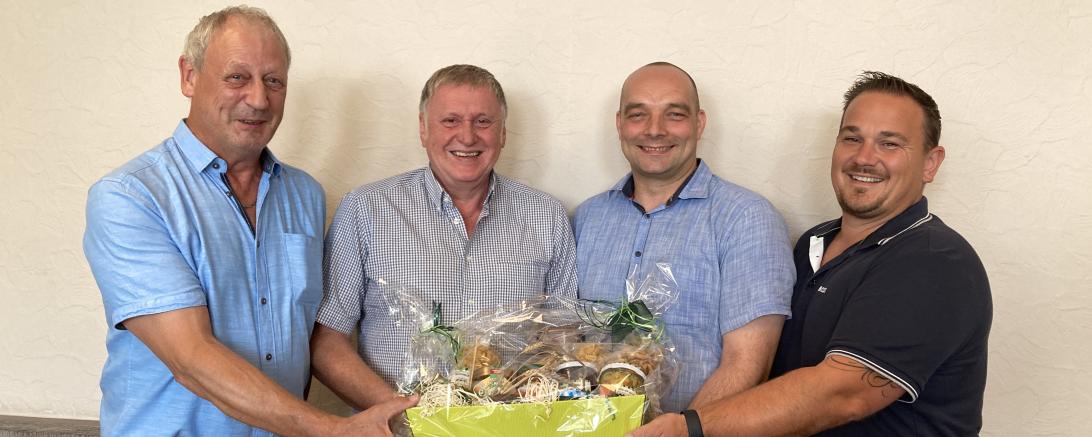 Ihr langjähriges Engagement im Gesellenprüfungsausschuss war aller Ehren wert: von links: Obermeister Rupert Diethei, Rainer Wittke, Magnus Langenmaier und der stv. Obermeister Andreas Haußer.