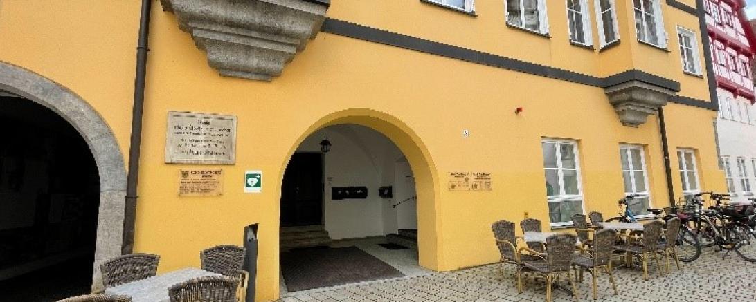 Die kommunale Verkehrsüberwachung in der Eisengasse 6 in Nördlingen.