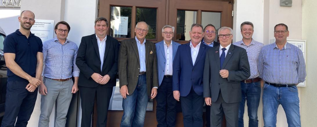 Hiersieht man das neue Vorstandsteam der Kreishandwerkerschaft Nordschwaben.