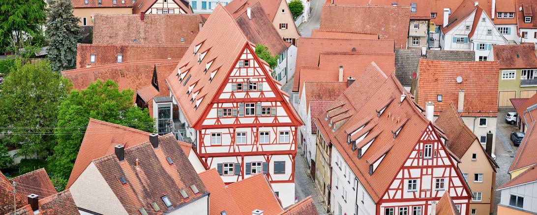 Nördlingens Gassen und Plätze von oben. 