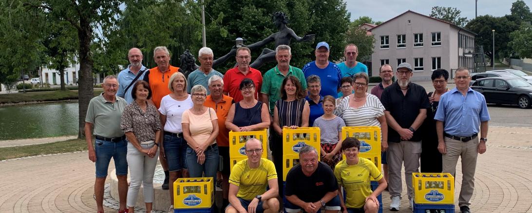 Siegerfoto beim Stadtradeln 2024 in Monheim mit Bürgermeister Günther Pfefferer. 