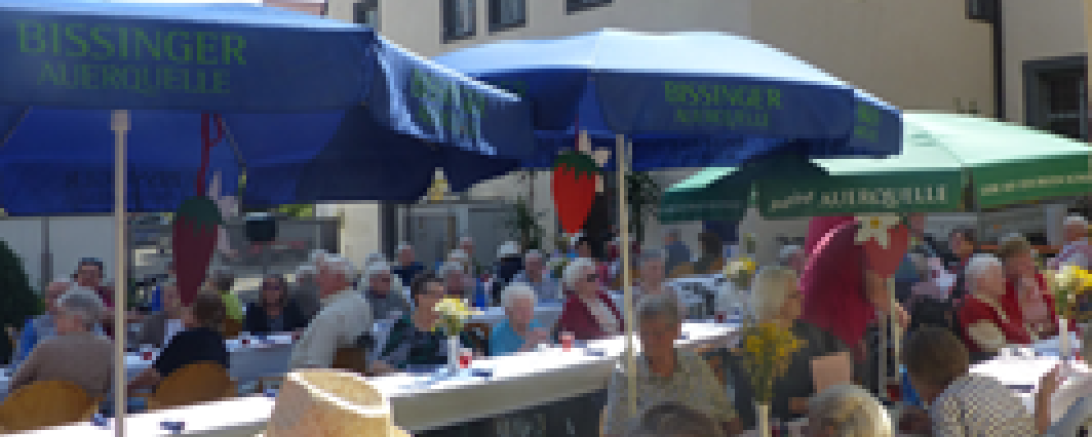 Gute Stimmung beim Sommerfest im Nördlinger Bürgerheim. 