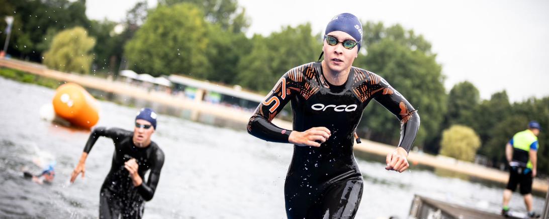 Chiara und Giulia nach dem Schwimmen in Nürnberg.