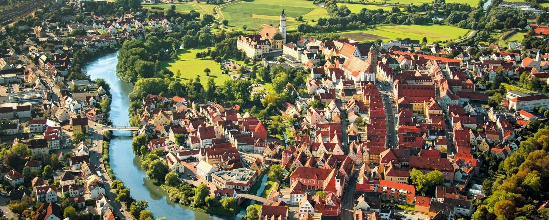 Luftbild der Stadt Donauwörth.